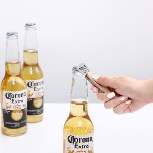 Chaveiro com abridor de garrafas saca-rolhas de madeira personalizado