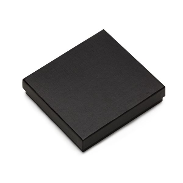 Medidas aproximadas para gravação (CxL): Estojo 13 cm x 14 cm – Caneta 4,6 cm x 0,8 cm – Porta Cartão 1,5 cm x 10 cm Tamanho total aproximado (CxL): Estojo 14,4 cm x 15,3 cm – Caneta 13,4 cm x 1,3 cm – Porta Cartão 6,7 cm x 10,4 cm Peso aproximado (g): 185