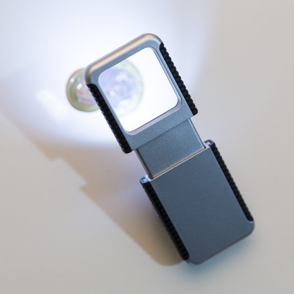 Medidas aproximadas para gravação (CxL): 5,9 cm x 3,9 cm Tamanho total aproximado (CxL): 11,6 cm x 4,9 cm Peso aproximado (g): 47