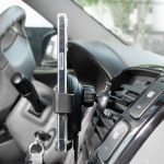 Suporte veicular com carregamento por indução personalizado6