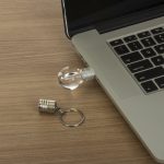 Pen-drive-Lampada-3238d1-1522074401 (1)