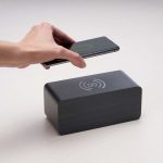 Relogio-de-Madeira-com-Carregamento-por-Inducao-13669d1-1640022051