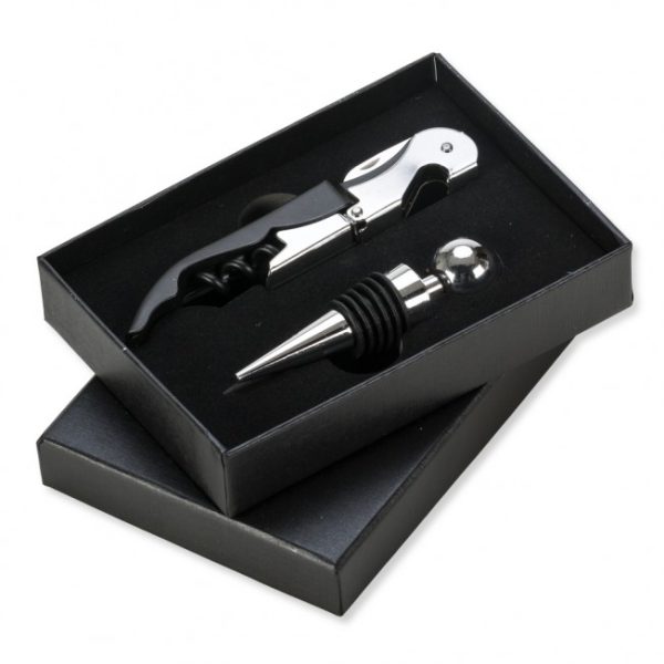 Largura : 10,1 cm Espessura : 3,2 cm Comprimento : 14,1 cm Medidas aproximadas para gravação (CxL): 9 cm x 13 cm Tamanho total aproximado (CxL): Saca Rolhas 12,1 cm x 2,2 cm - Tampa de bico 9,1 cm x 2,1 cm Peso aproximado (g): 165