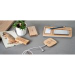 Organizador de mesa em bambu e ABS. Incluso carregador wireless personalizado3