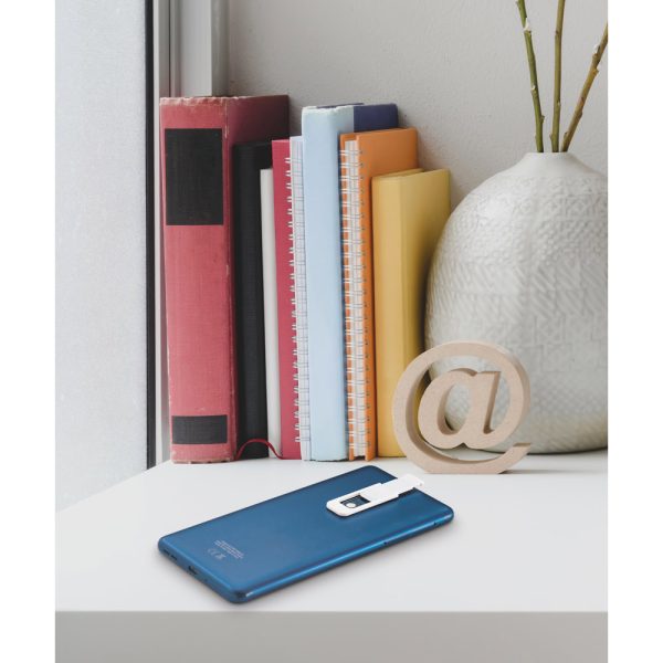 Comfortable,Workspace,With,Books,,Office,Supplies,And,Copy,Space,On 97952 ROSAT. Protetor para webcam Protetor para webcam em PP com tampa deslizante e autocolante no verso. Formato universal para smartphone, tablet, notebook e computador de secretária. 42 x 17 x 2 mm | Aberto: 65 x 17 x 2 mm