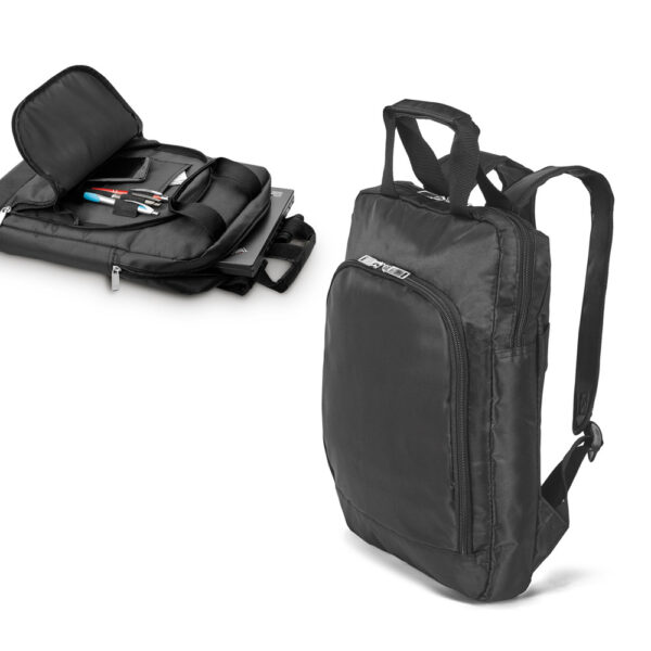 92626 ROCCO. Mochila Mochila em 840D para notebook até 15''. Contém 1 bolso principal com 3 bolsos adicionais e um bolso frontal com vários compartimentos e zíper. Na parte posterior da mochila tem um encaixe para trolley. 300 x 370 x 60 mm