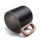 Caneca térmica com alça em madeira personalizada DF