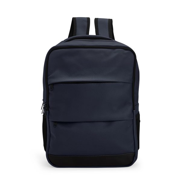 Mochila de couro sintético personalizada com o seu nome, iniciais ou logo. Design premium, resistente e exclusivo — ideal para o dia a dia, viagens e presentes corporativos. Personalize agora e receba em todo o Brasil.