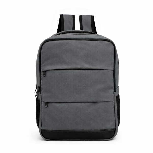 Mochila de couro sintético personalizada com o seu nome, iniciais ou logo. Design premium, resistente e exclusivo — ideal para o dia a dia, viagens e presentes corporativos. Personalize agora e receba em todo o Brasil.