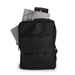Mochila de couro sintético personalizada com o seu nome, iniciais ou logo. Design premium, resistente e exclusivo — ideal para o dia a dia, viagens e presentes corporativos. Personalize agora e receba em todo o Brasil.